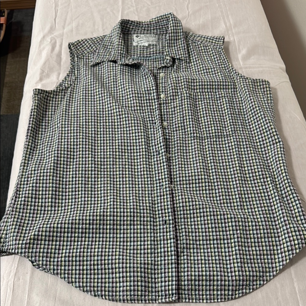 Columbia Sleeveless Button Down Shirt